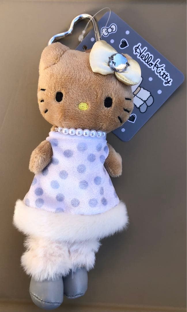 超お買得‼️正規品　新品　タグ付　ハローキティドレススタイルキーホルダー6set❣️