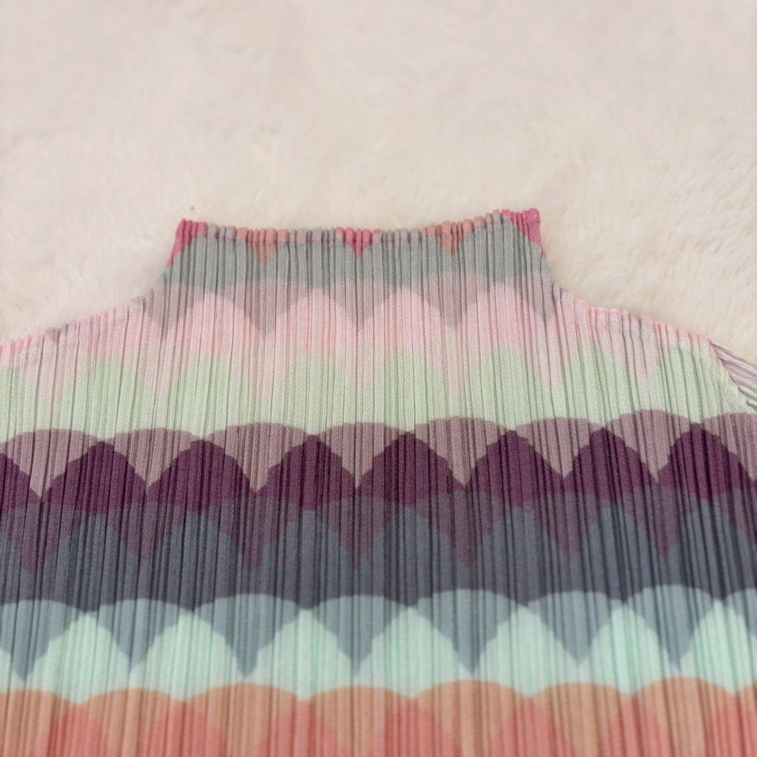 新品同様　プリーツプリーズ　イッセイミヤケ　カットソー　トップス　総柄