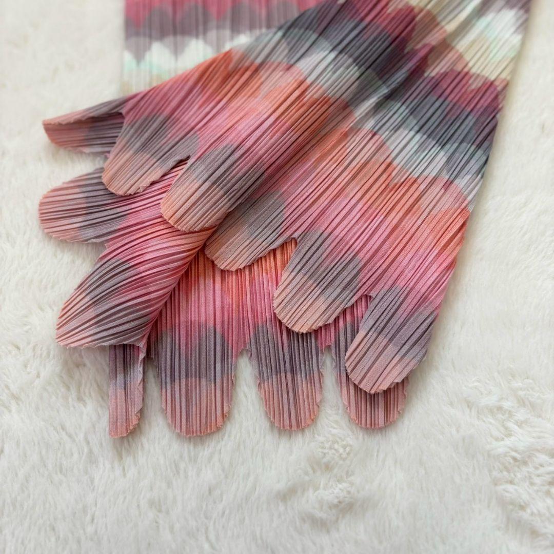 新品同様　プリーツプリーズ　イッセイミヤケ　カットソー　トップス　総柄