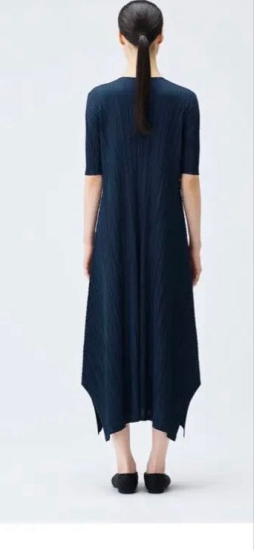 2025 9月　新品同様　プリーツプリーズ　メロウプリーツ　ワンピース