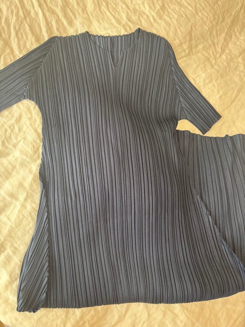 2025 9月　新品同様　プリーツプリーズ　メロウプリーツ　ワンピース