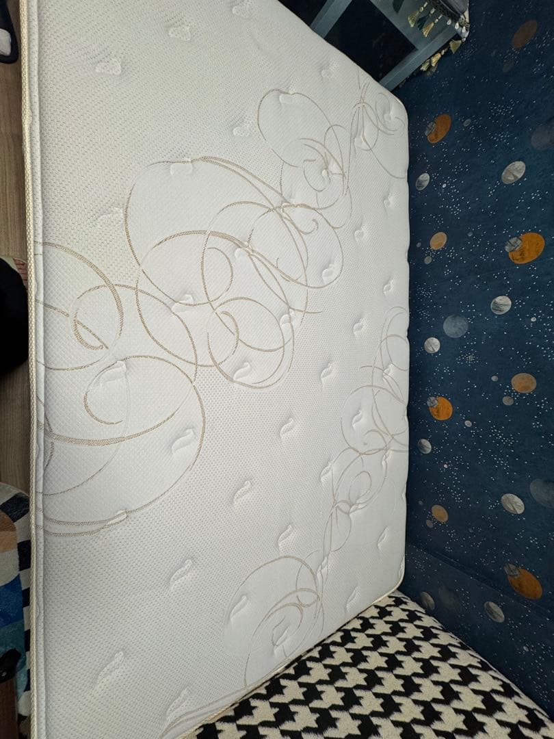 【美品】Simmonsシモンズ6.5インチゴールデンバリュー　セミダブル