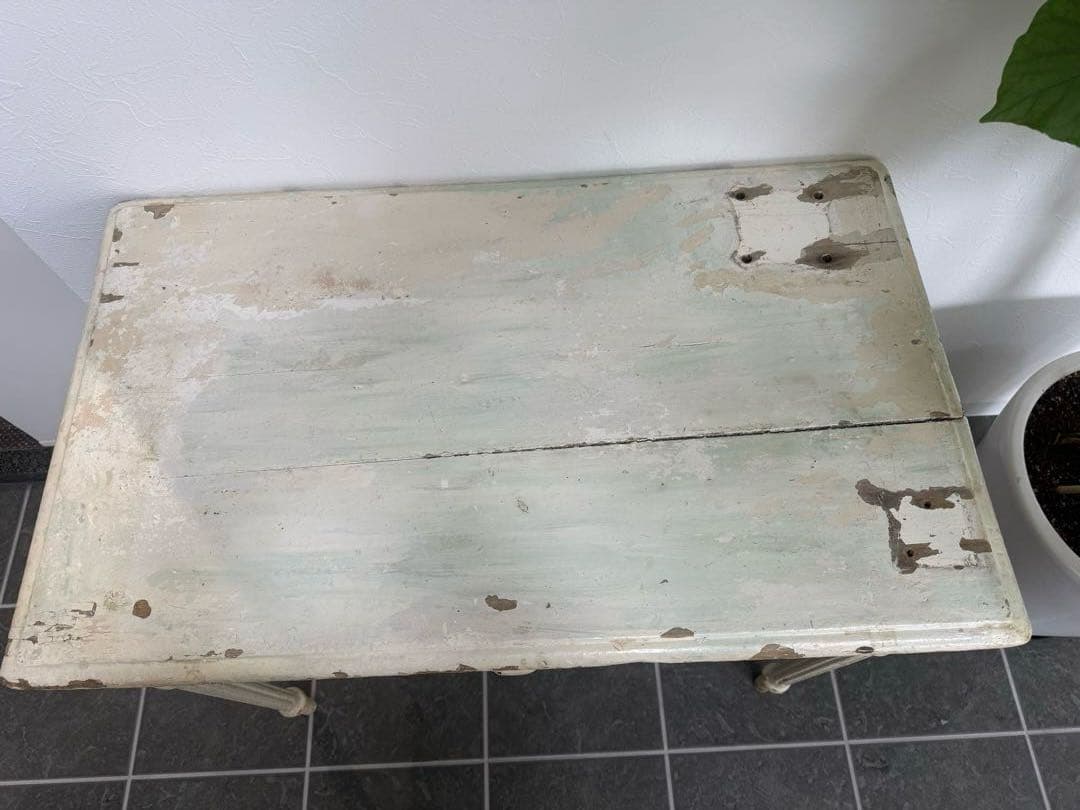 フランスアンティーク　シャビーシックなペイントの木製テーブル