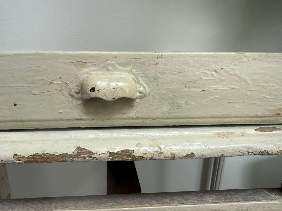 フランスアンティーク　シャビーシックなペイントの木製テーブル