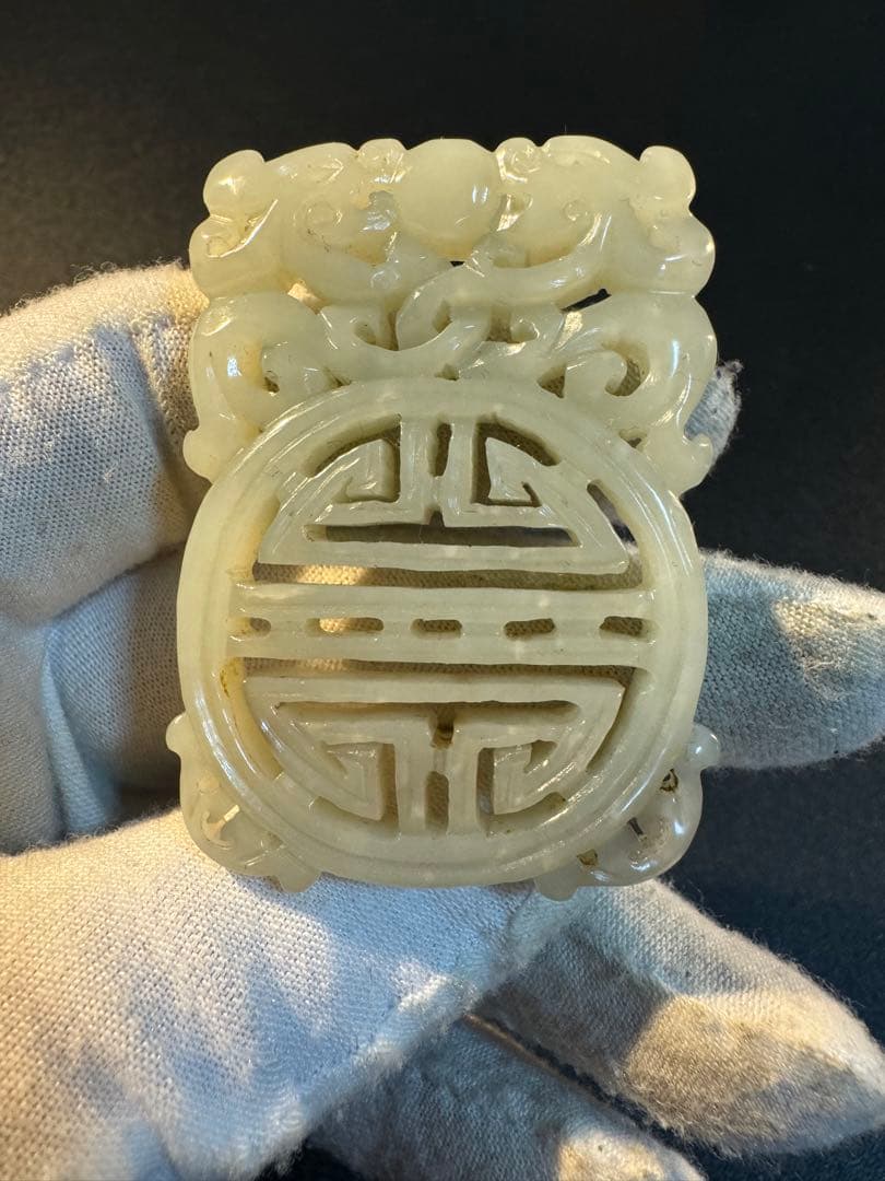 ドラゴン 本玉　天然石 和田玉 中国古美術 骨董 雕刻玉彫 根付 白砡白玉手彫