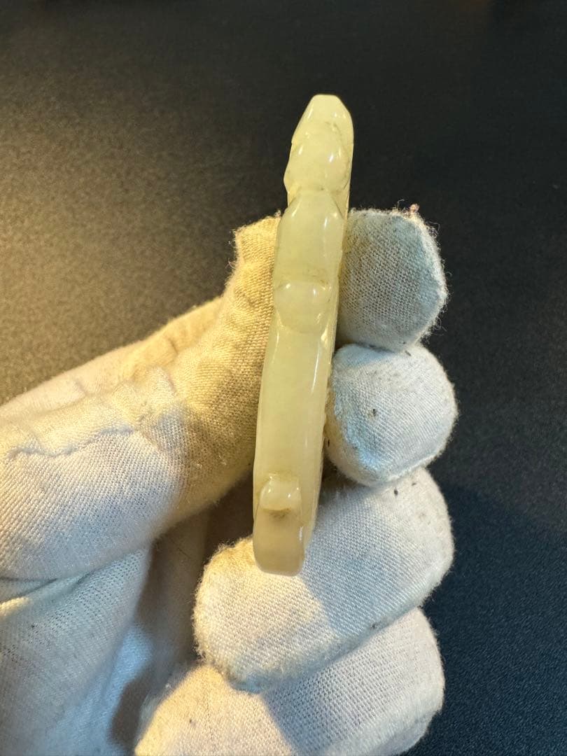 ドラゴン 本玉　天然石 和田玉 中国古美術 骨董 雕刻玉彫 根付 白砡白玉手彫