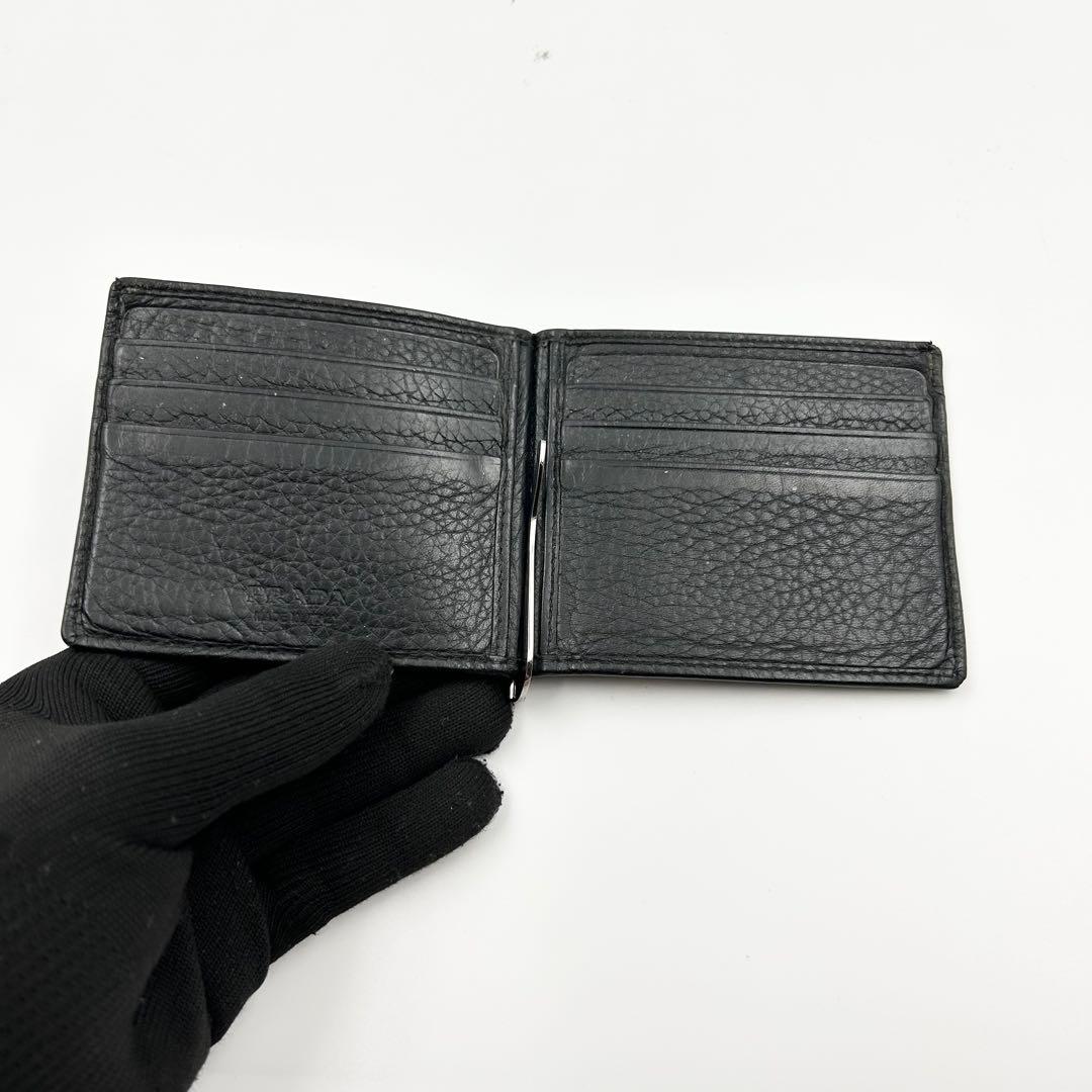 PRADA マネークリップ 折り財布 二つ折り ロゴ シルバー金具 シボ革 黒
