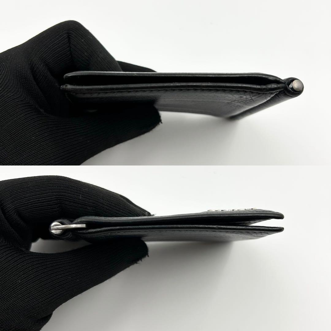 PRADA マネークリップ 折り財布 二つ折り ロゴ シルバー金具 シボ革 黒