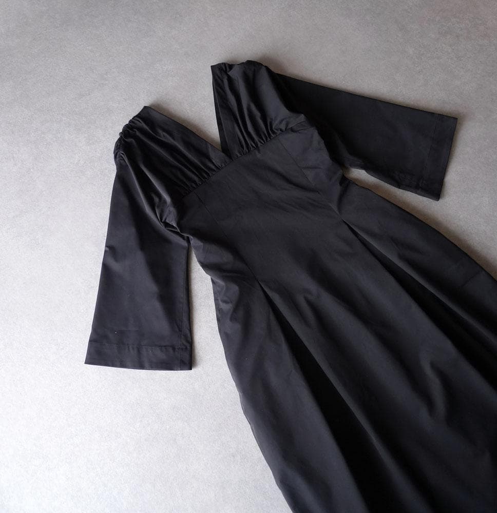 美品 ELIN 5万 ブラックのワンピース エリン デミルクスビームス Z89