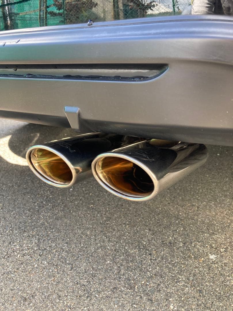 引取限定　プリウスα ガナドールマフラー