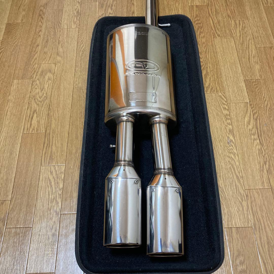 引取限定　プリウスα ガナドールマフラー