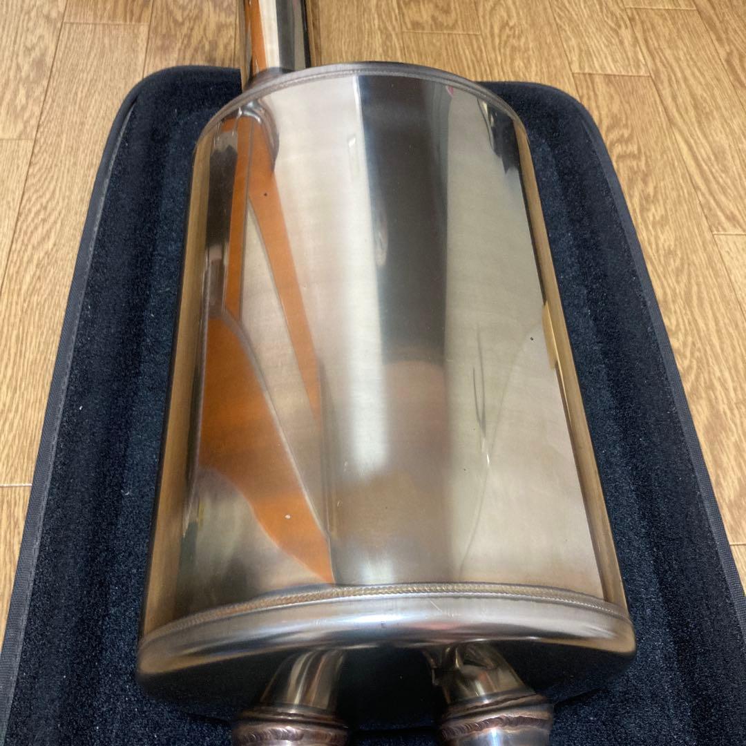 引取限定　プリウスα ガナドールマフラー