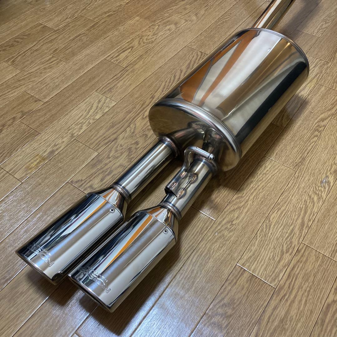 引取限定　プリウスα ガナドールマフラー