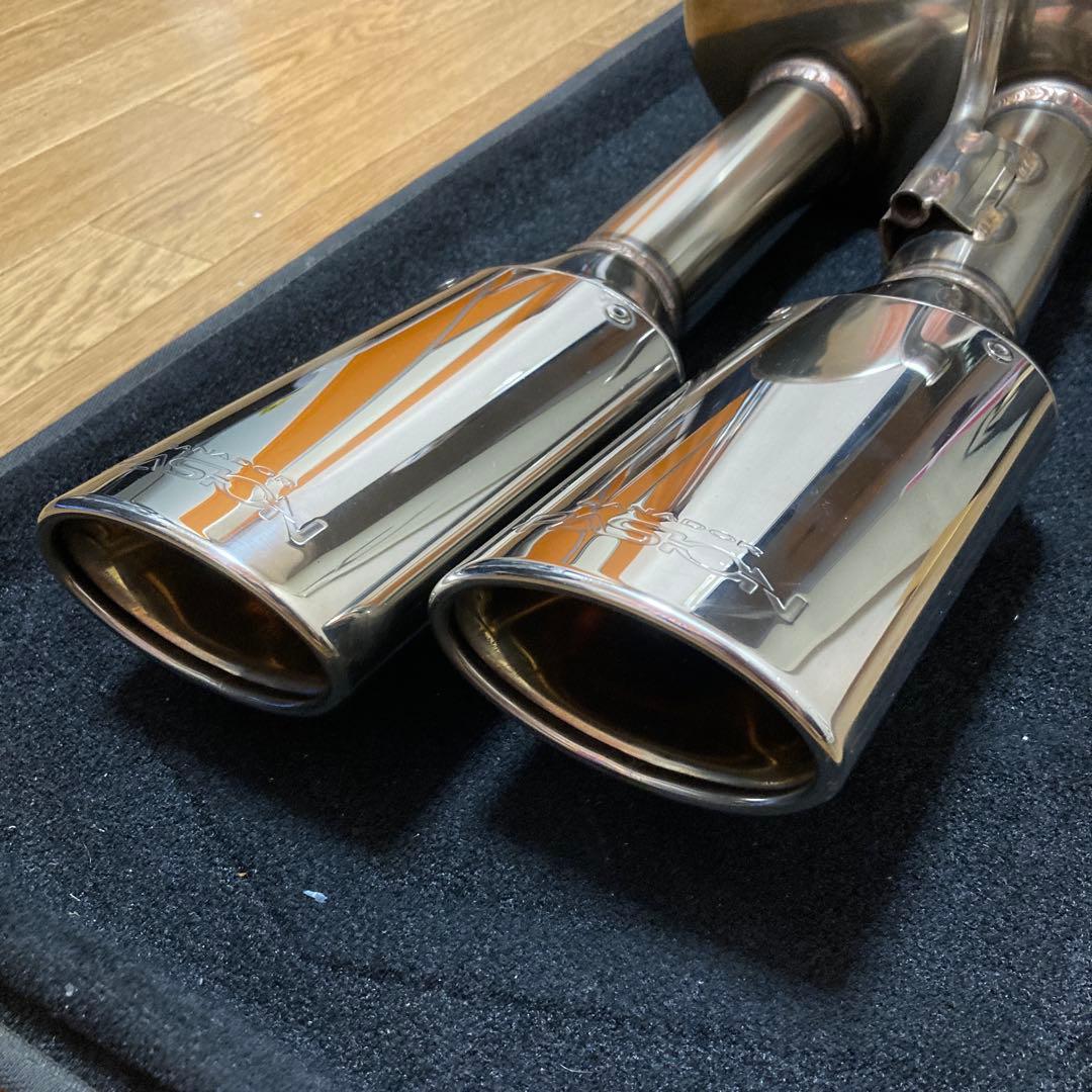 引取限定　プリウスα ガナドールマフラー