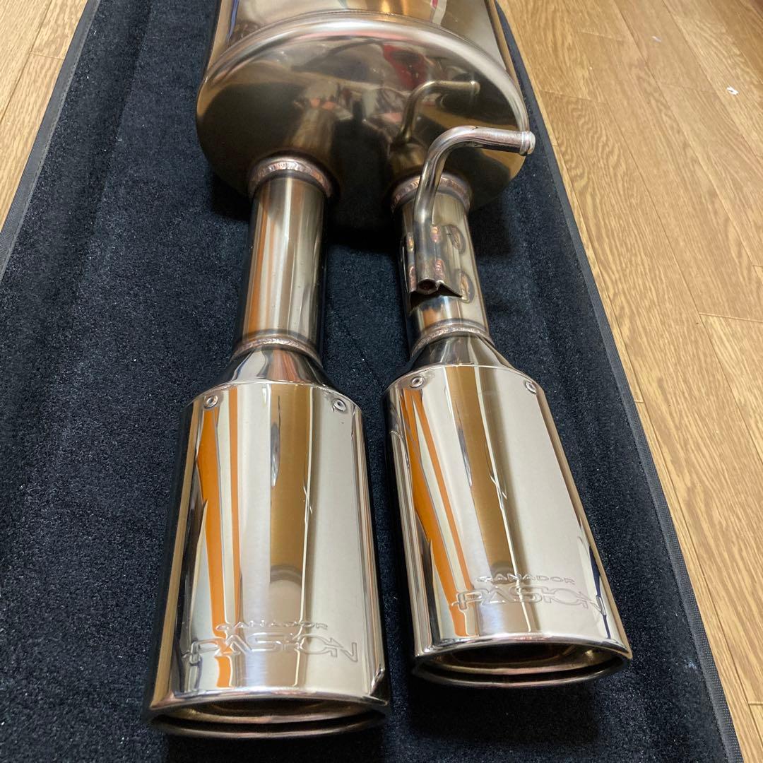 引取限定　プリウスα ガナドールマフラー