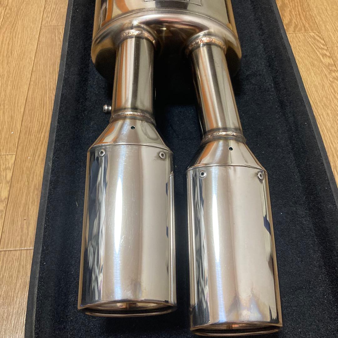 引取限定　プリウスα ガナドールマフラー