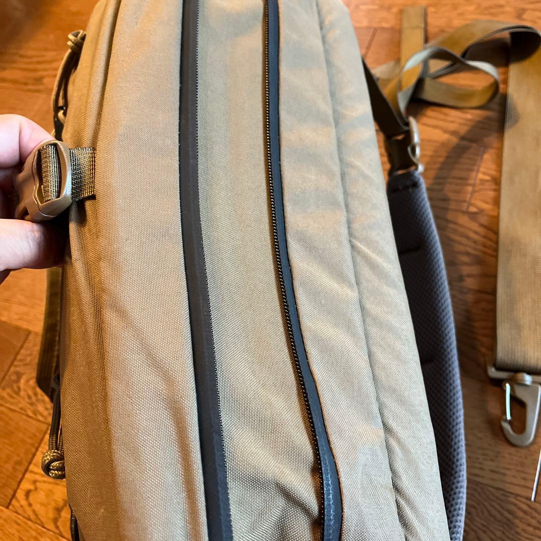 ミステリーランチ　ショルダーバッグ ベージュ　コヨーテ　スリーウェイ