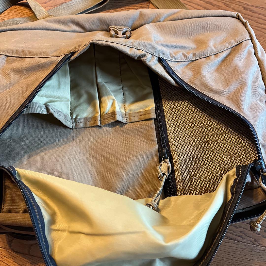 ミステリーランチ　ショルダーバッグ ベージュ　コヨーテ　スリーウェイ