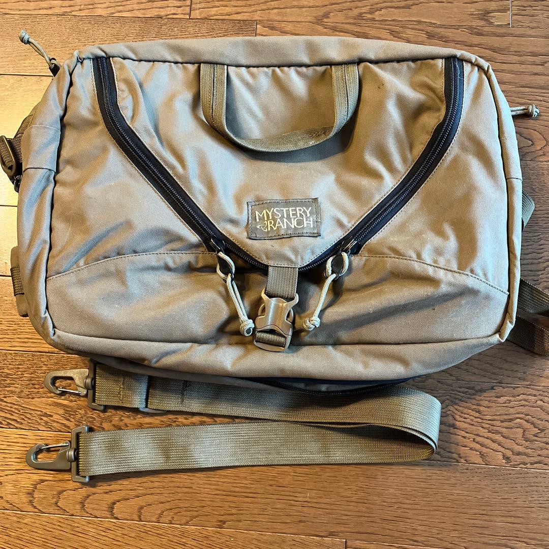 ミステリーランチ　ショルダーバッグ ベージュ　コヨーテ　スリーウェイ