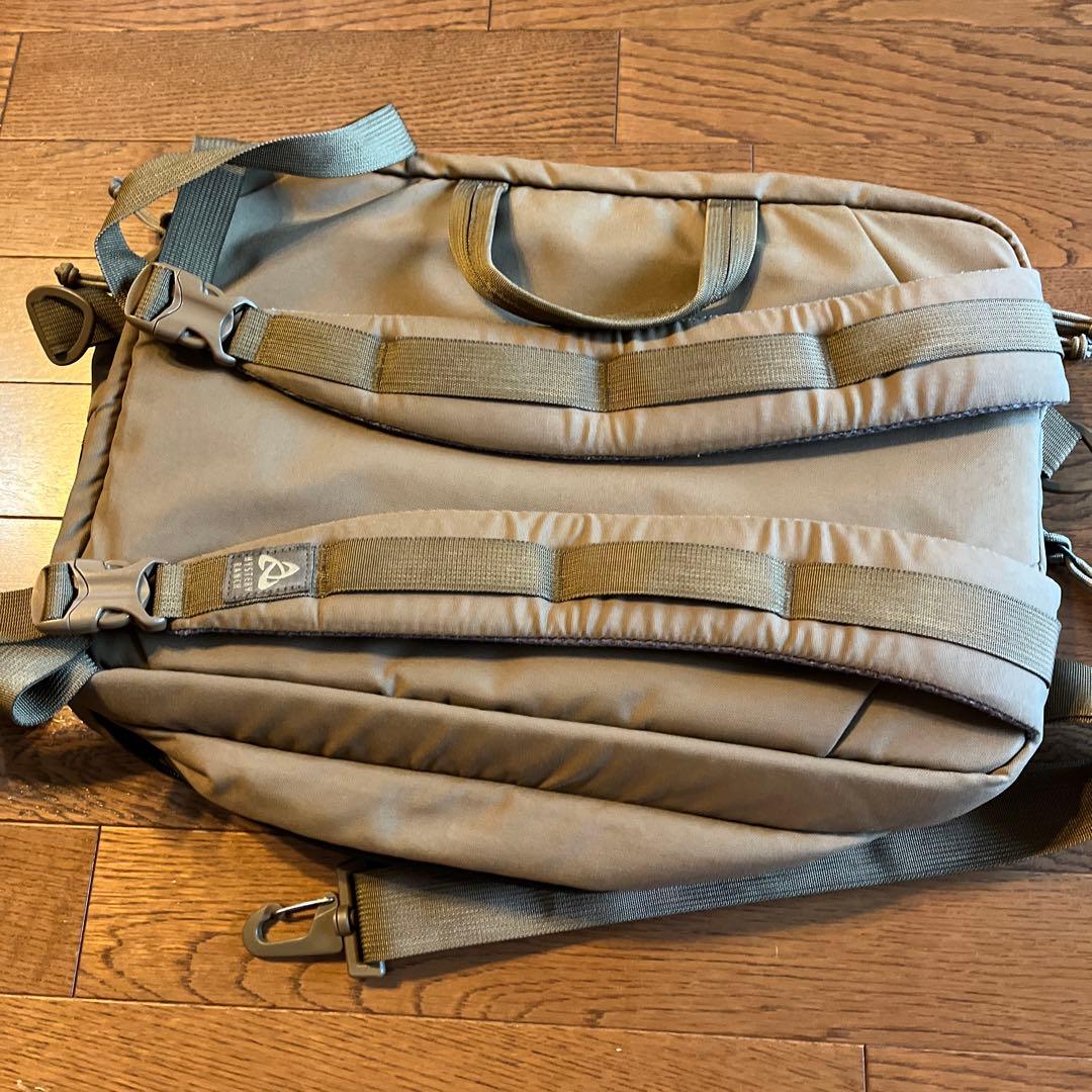ミステリーランチ　ショルダーバッグ ベージュ　コヨーテ　スリーウェイ