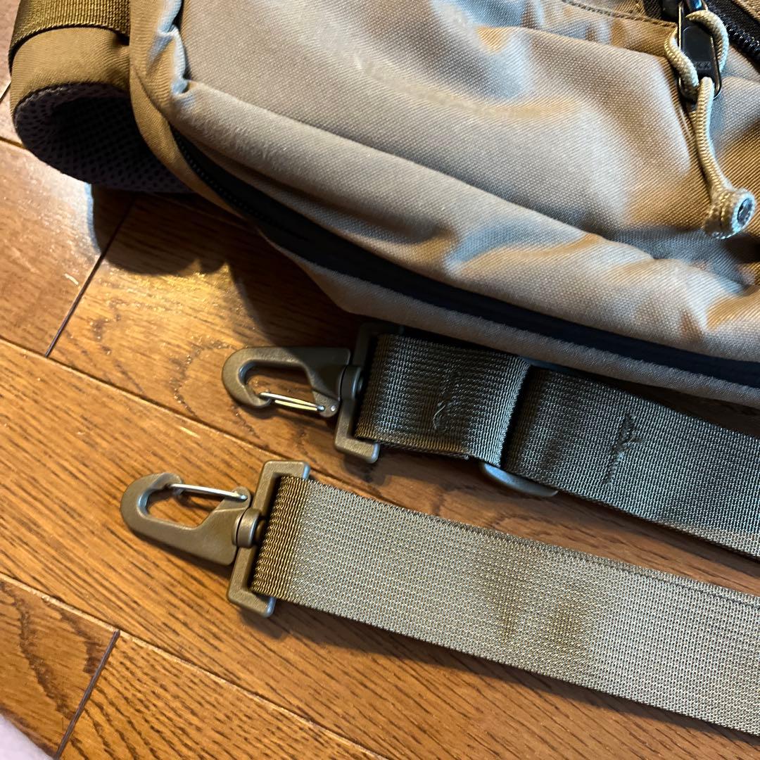 ミステリーランチ　ショルダーバッグ ベージュ　コヨーテ　スリーウェイ