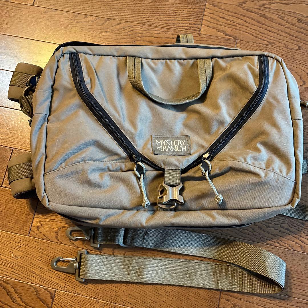 ミステリーランチ　ショルダーバッグ ベージュ　コヨーテ　スリーウェイ