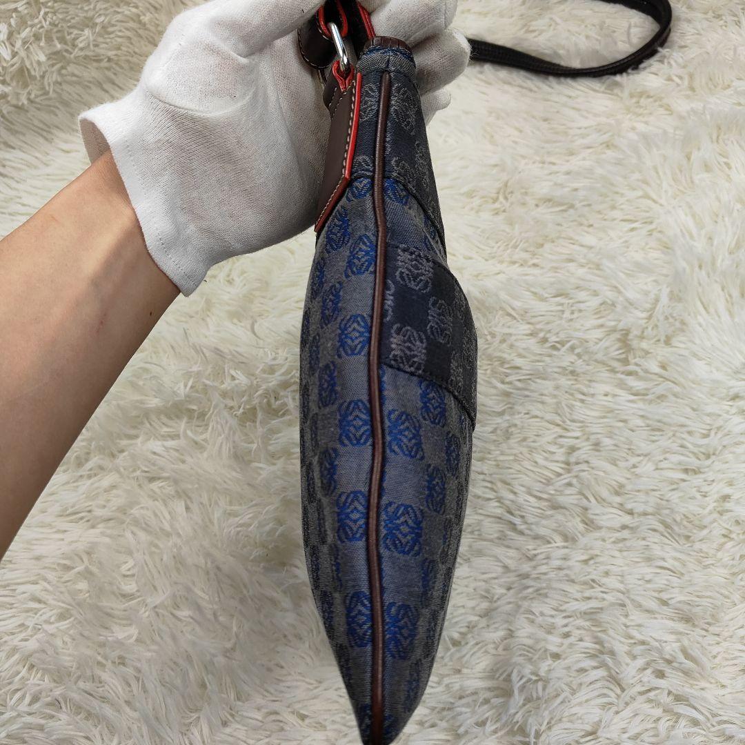 LOEWE　ショルダーバッグ　キャンバス　アナグラム　リピート　キャンバス　革
