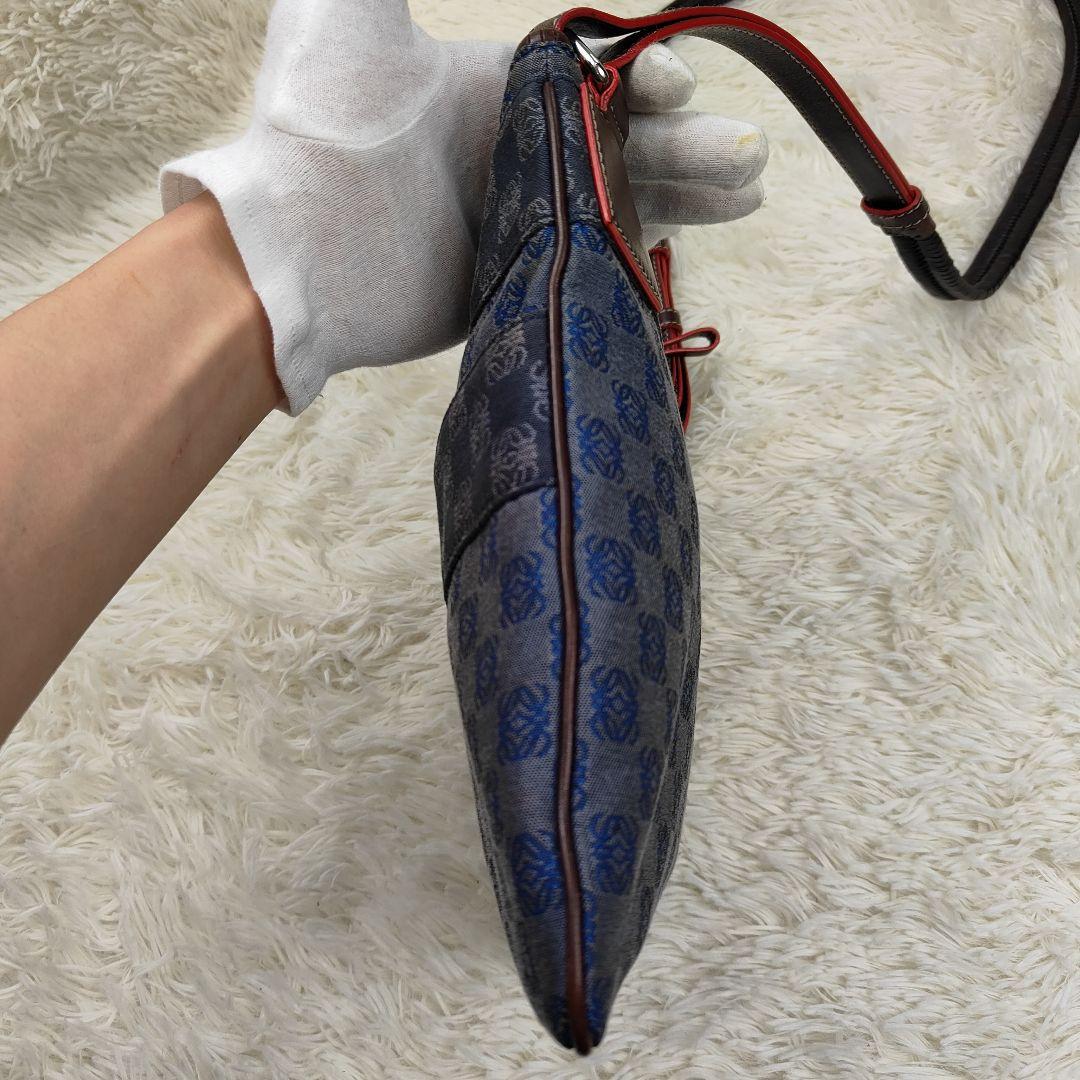 LOEWE　ショルダーバッグ　キャンバス　アナグラム　リピート　キャンバス　革