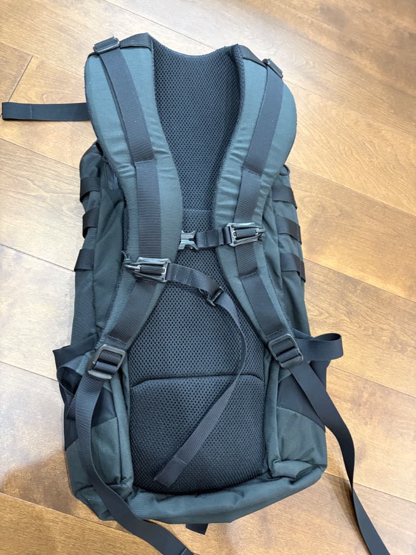 ミステリーランチ　リュック　フロント