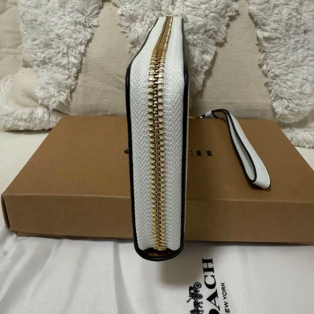 COACH ロゴ入りホワイト長財布 新品タグ付き