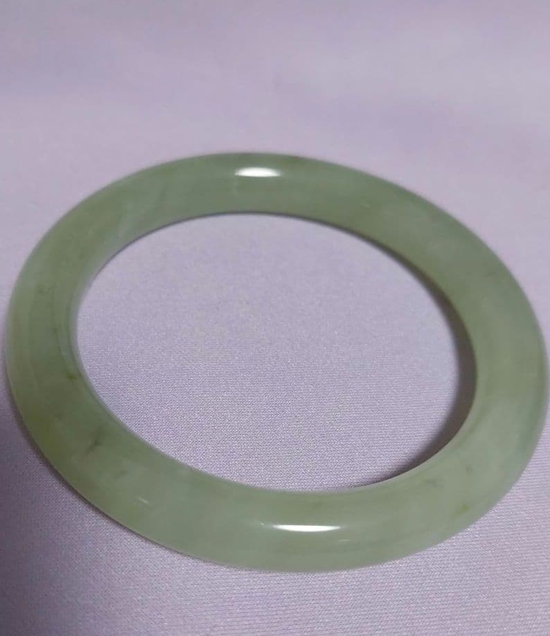 デコちゃん　新品　未使用　翡翠バングル　　 ミャンマー産　内径約6.5㎝