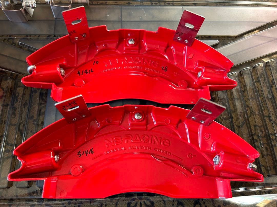  5シリーズ ブレーキキャリパー カバー赤取り付けステーネジ難あり