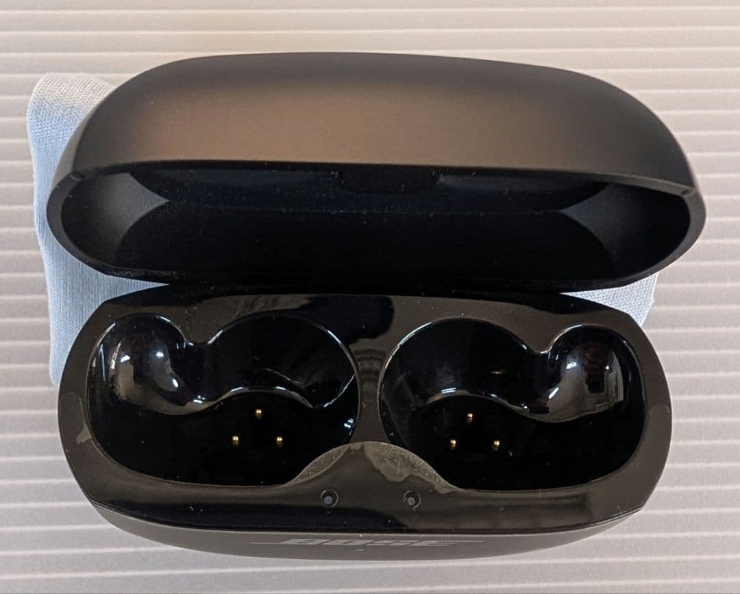 ピ*ン様 BoseのUltra Open Earbuds、本体(右側のみ)・充電