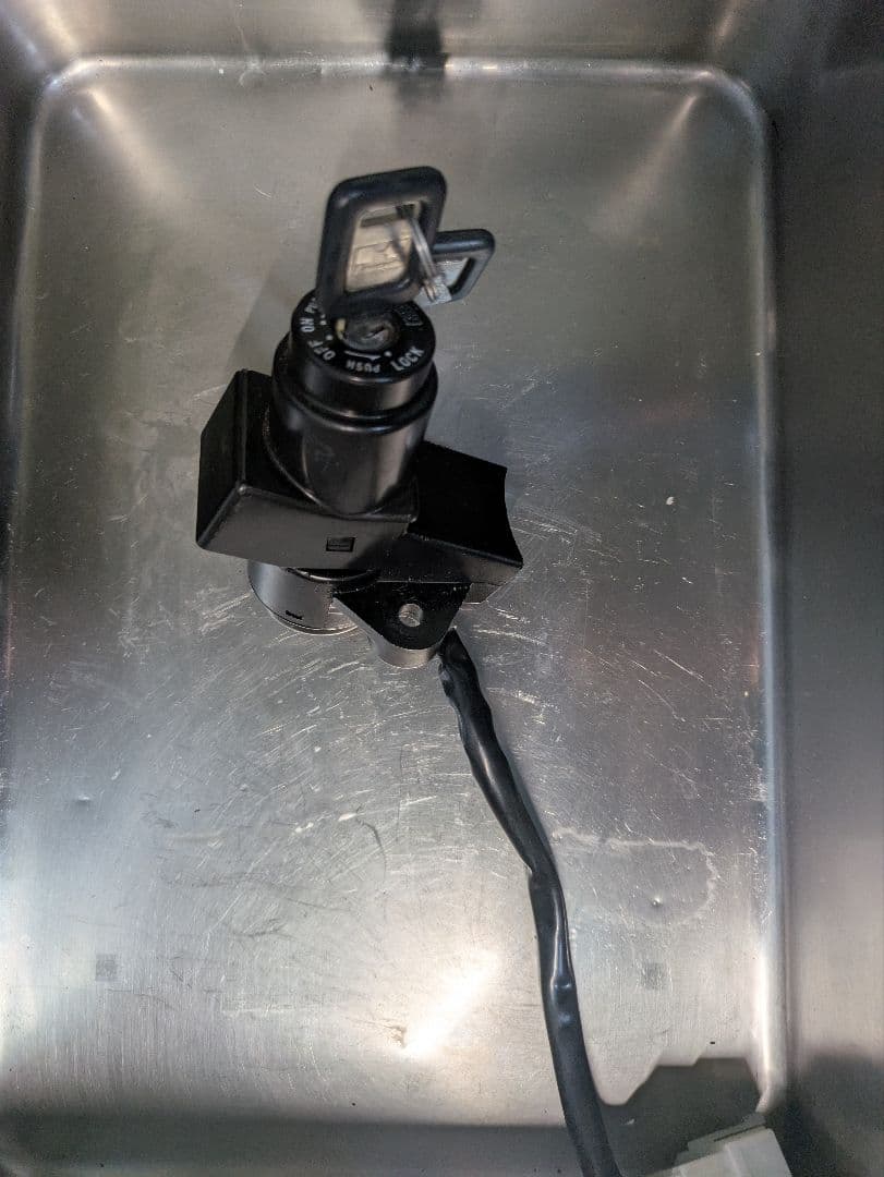 ゼファー400純正メーター　キーシリンダーセット　 メーター タコメーター