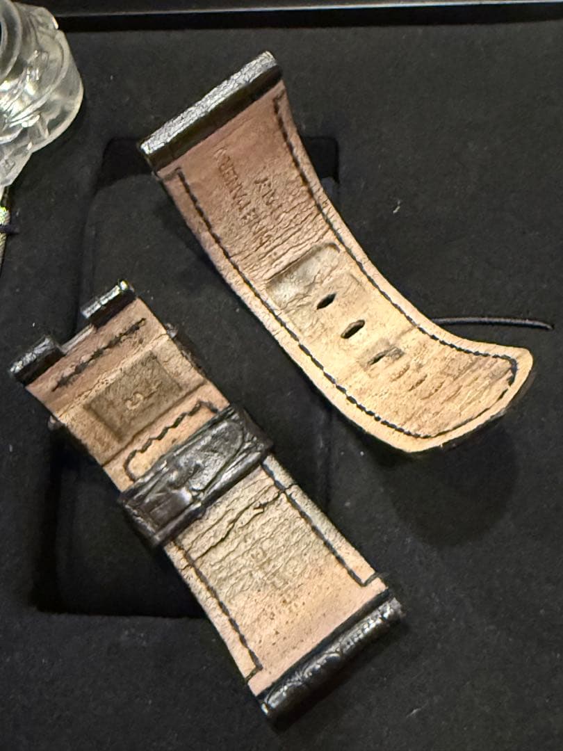 ケース、バンドです　クロコ　パネライ　ルミノールマリーナ　純正バンド　箱美品！！