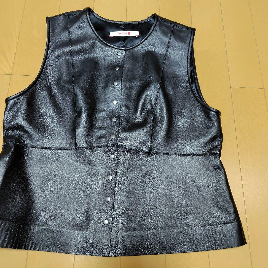 お値下げ致しました。BACCA 黒 ノースリーブ ベスト