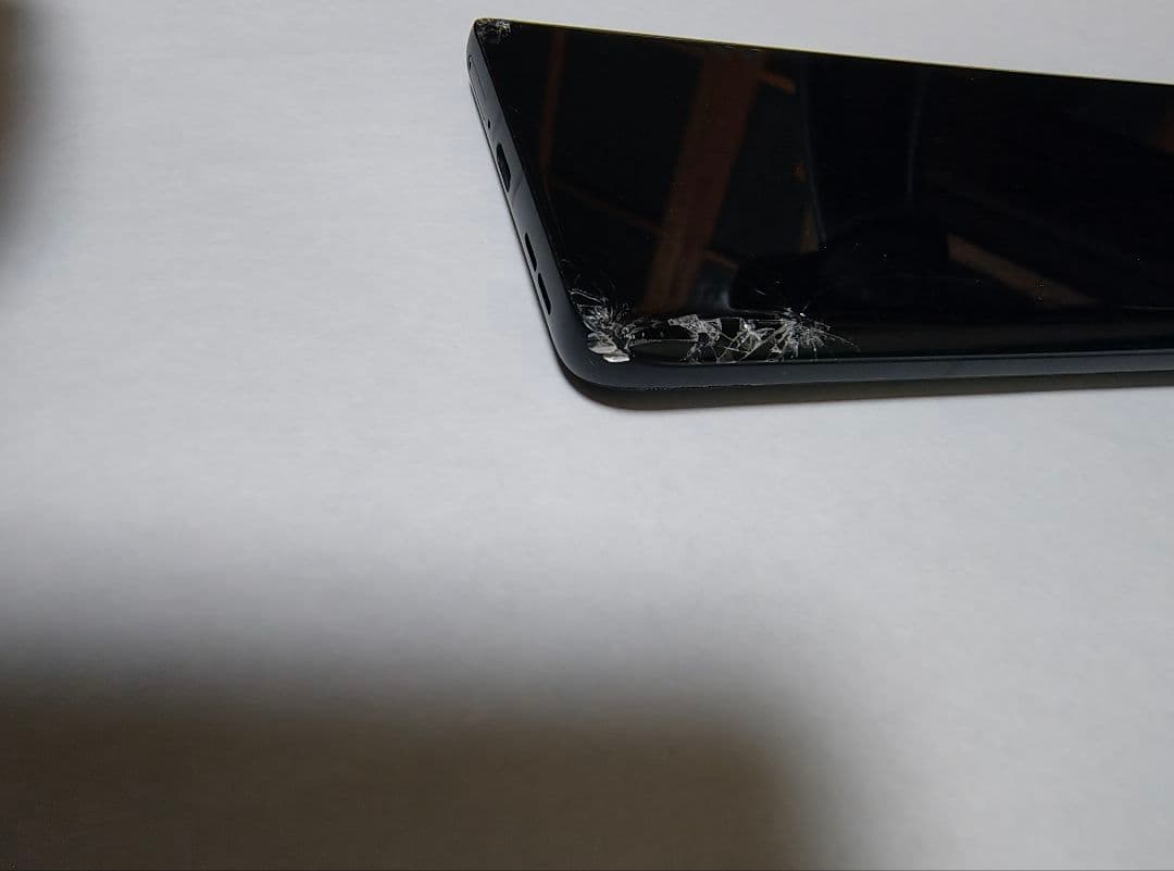 Motorola edge 50s pro 画面割れあり