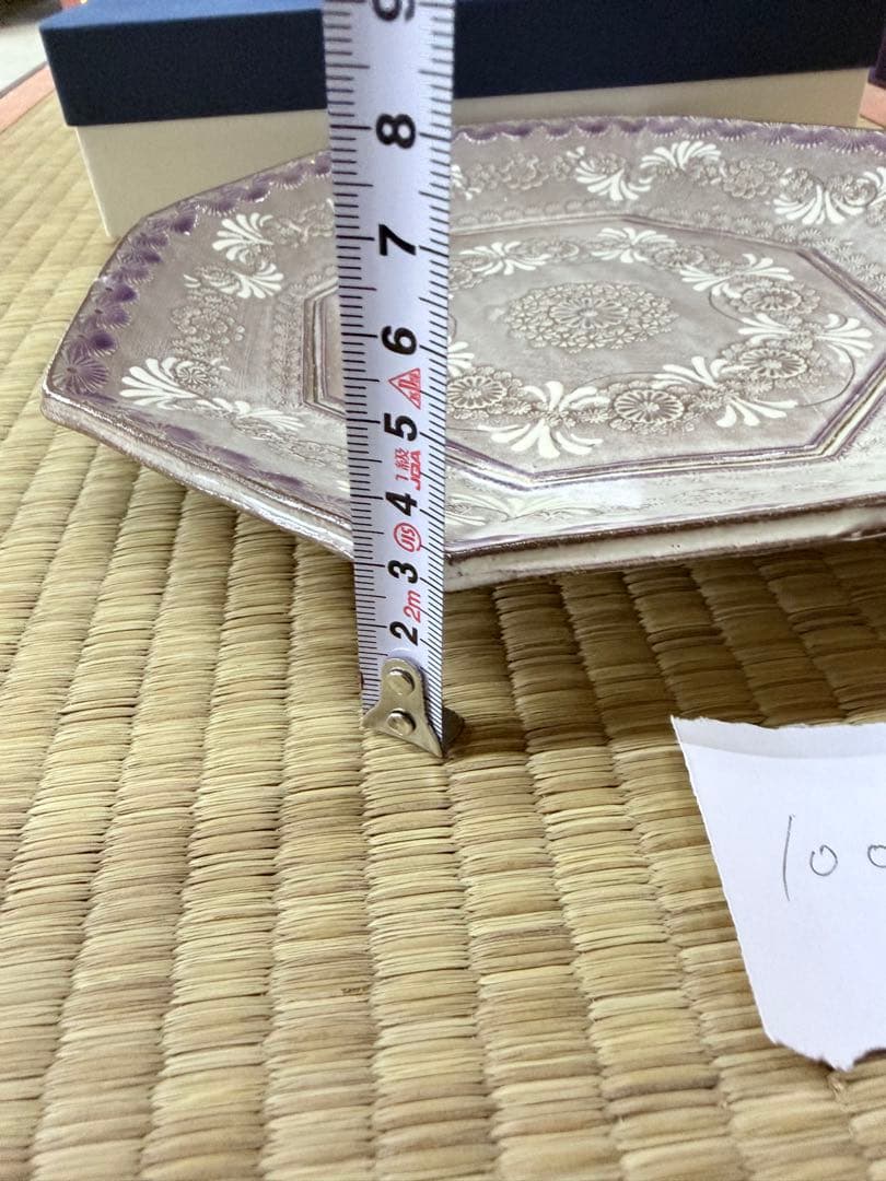 八角形の花柄皿 紫色と白色