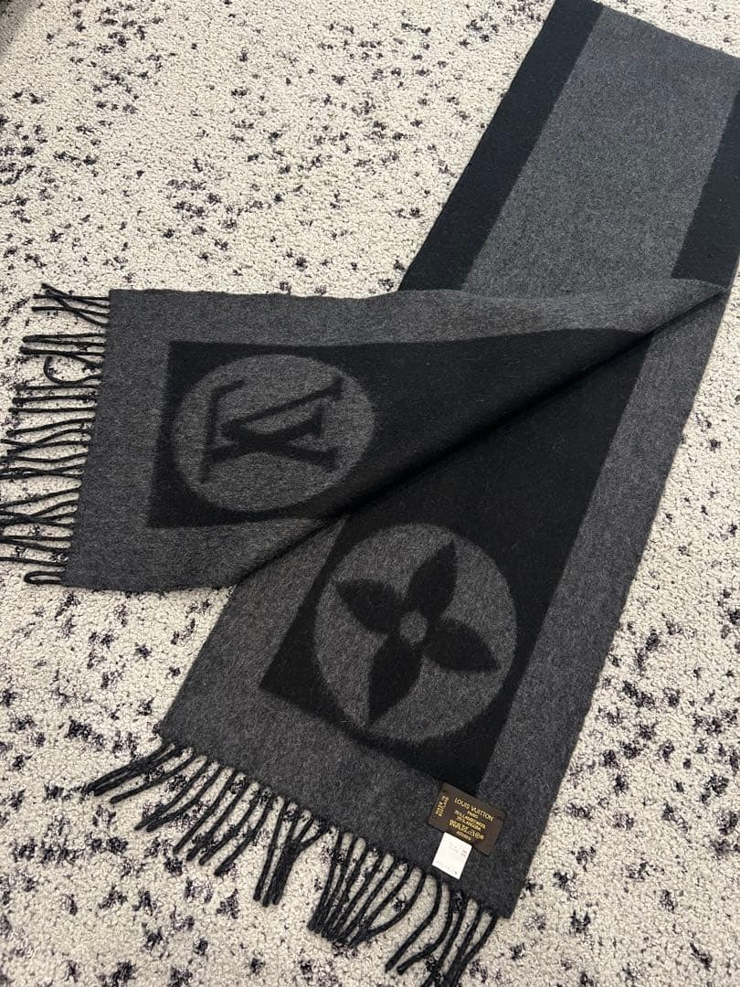 Louis Vuitton ロゴマフラー ブラック グレー