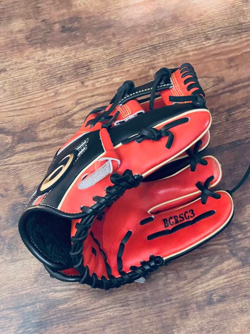 軟式野球グローブ 赤／黒