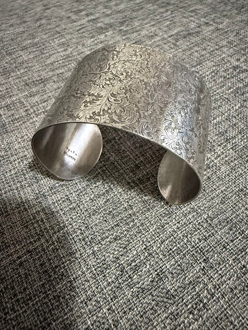 【agete】シルバー　バングル　ボタニカル柄