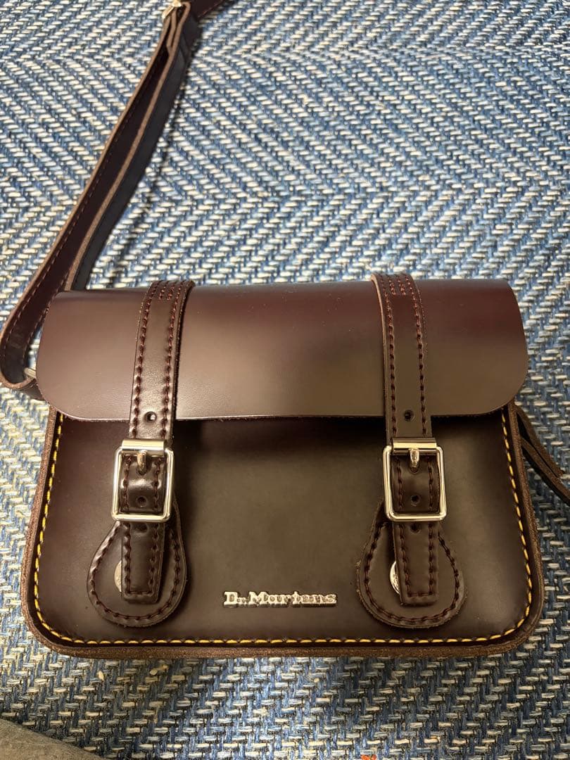 Dr. Martensブラウンショルダーバッグ　7インチ サッチェルバッグ