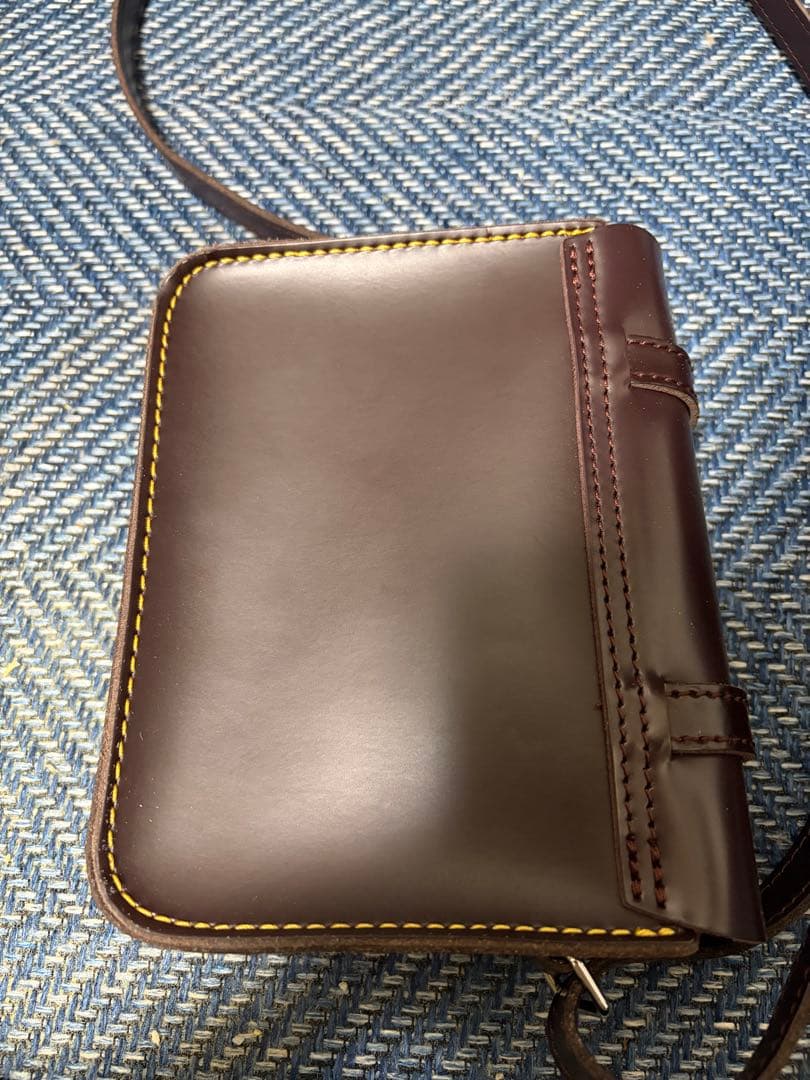 Dr. Martensブラウンショルダーバッグ　7インチ サッチェルバッグ