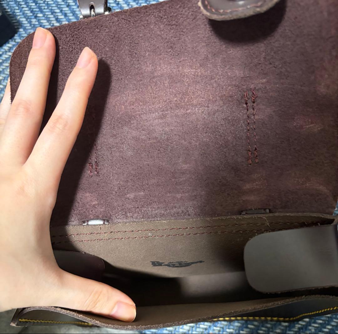 Dr. Martensブラウンショルダーバッグ　7インチ サッチェルバッグ