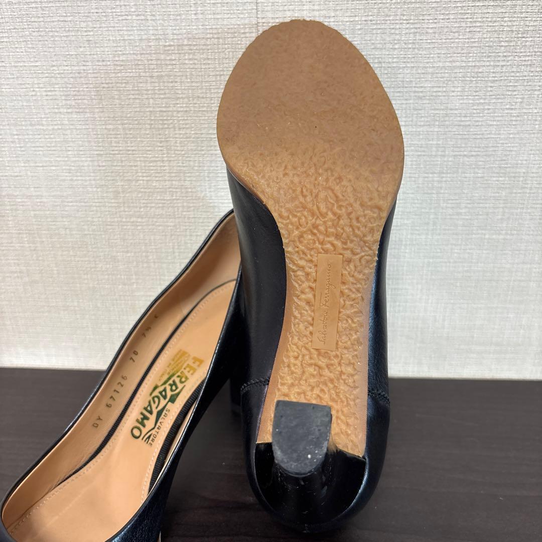 【Ferragamo】黒 リボン付きヒール