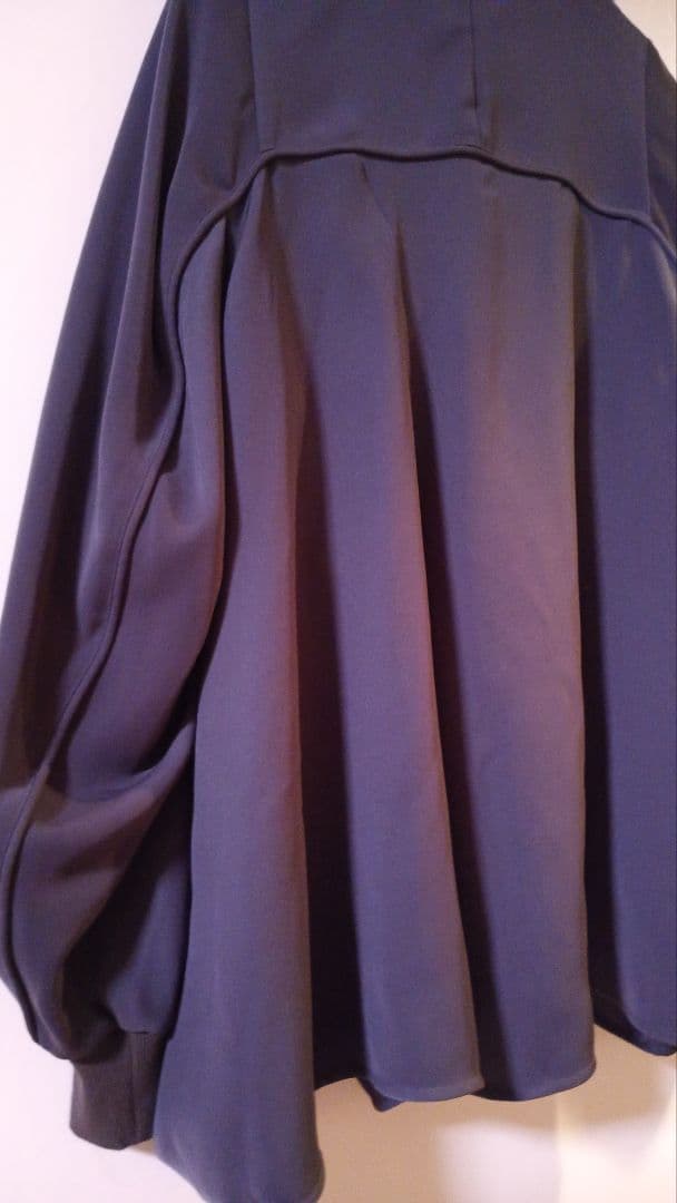 トップス ENFOLD / CURVE-DRAPE PULLOVER