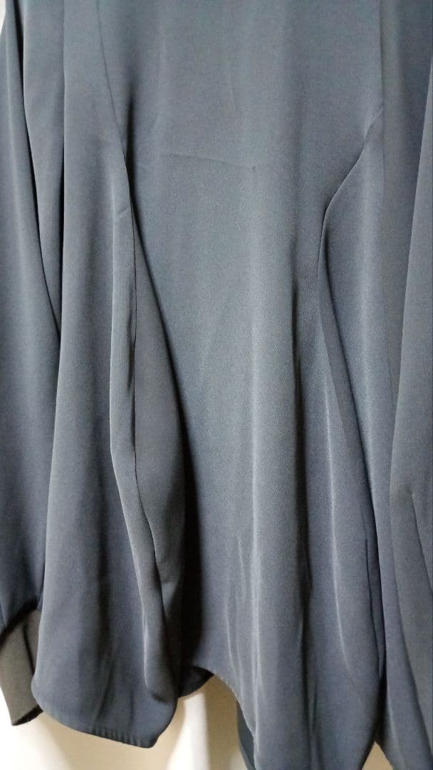 トップス ENFOLD / CURVE-DRAPE PULLOVER