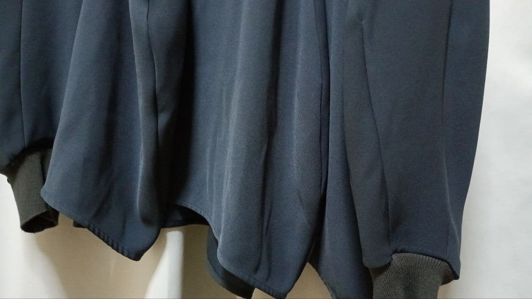 トップス ENFOLD / CURVE-DRAPE PULLOVER