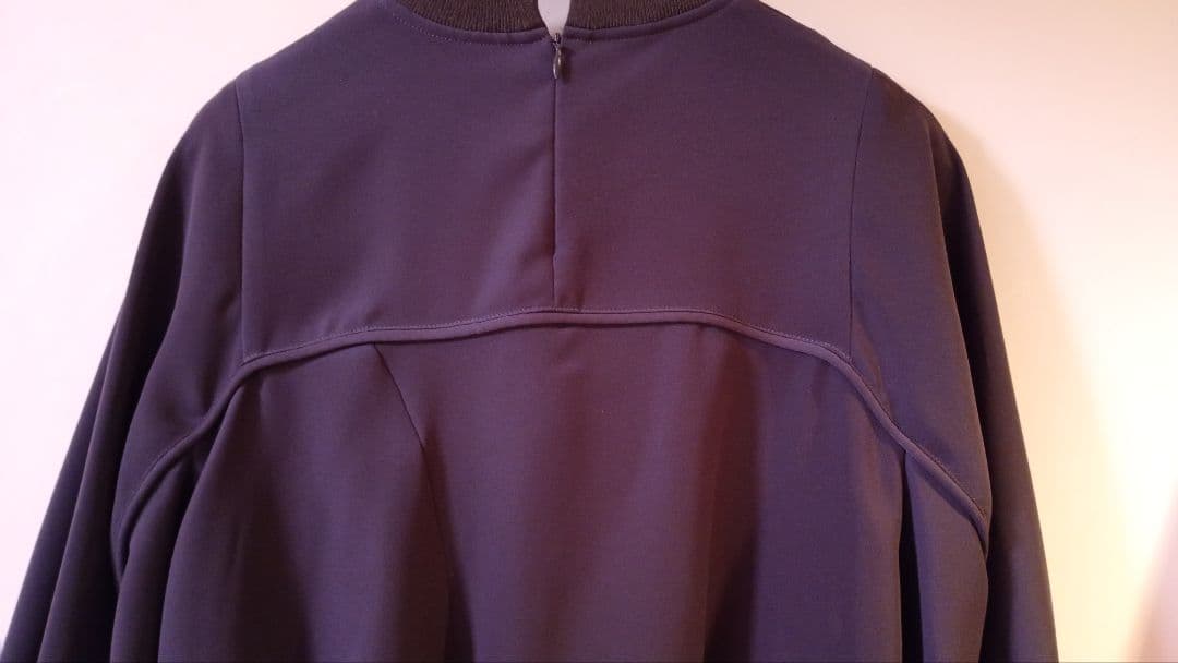 トップス ENFOLD / CURVE-DRAPE PULLOVER