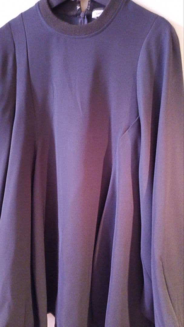 トップス ENFOLD / CURVE-DRAPE PULLOVER